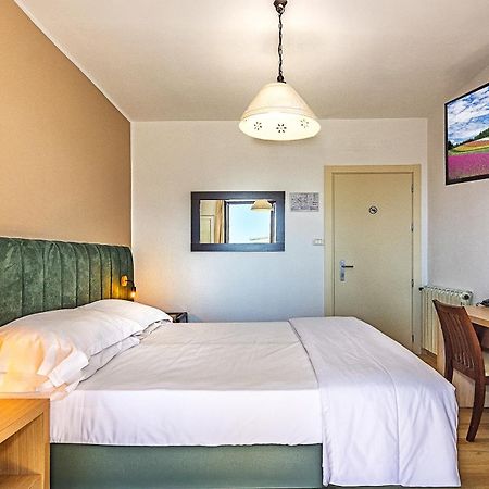 Hotel Virginia Marina di Massa Dış mekan fotoğraf