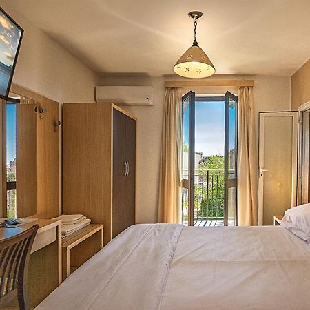 Hotel Virginia Marina di Massa Dış mekan fotoğraf