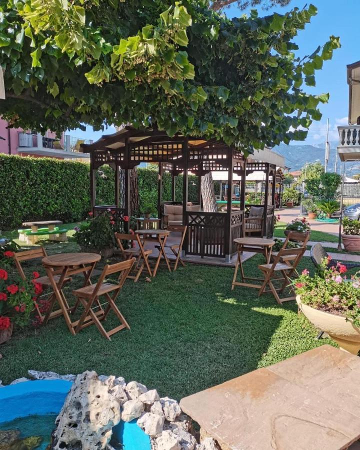 Hotel Virginia Marina di Massa Dış mekan fotoğraf