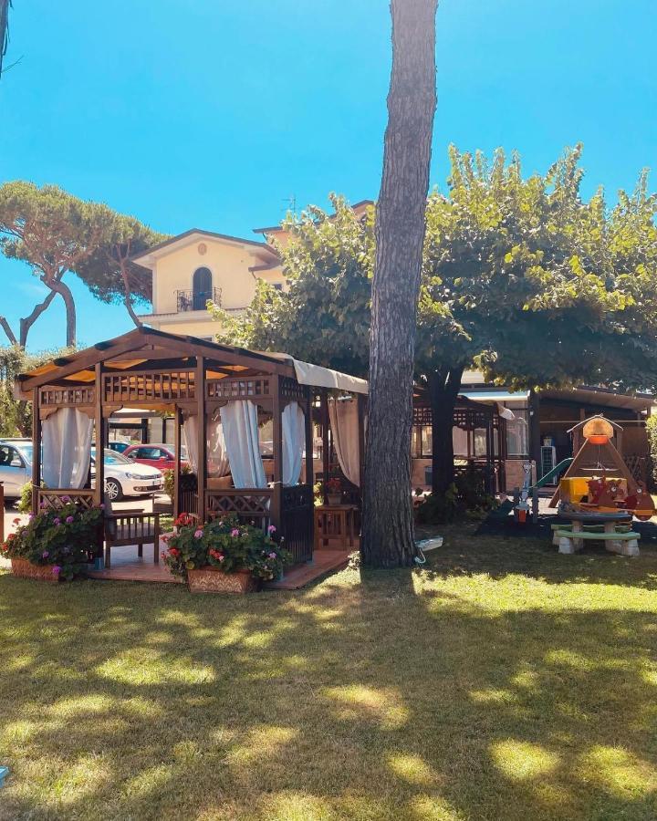 Hotel Virginia Marina di Massa Dış mekan fotoğraf