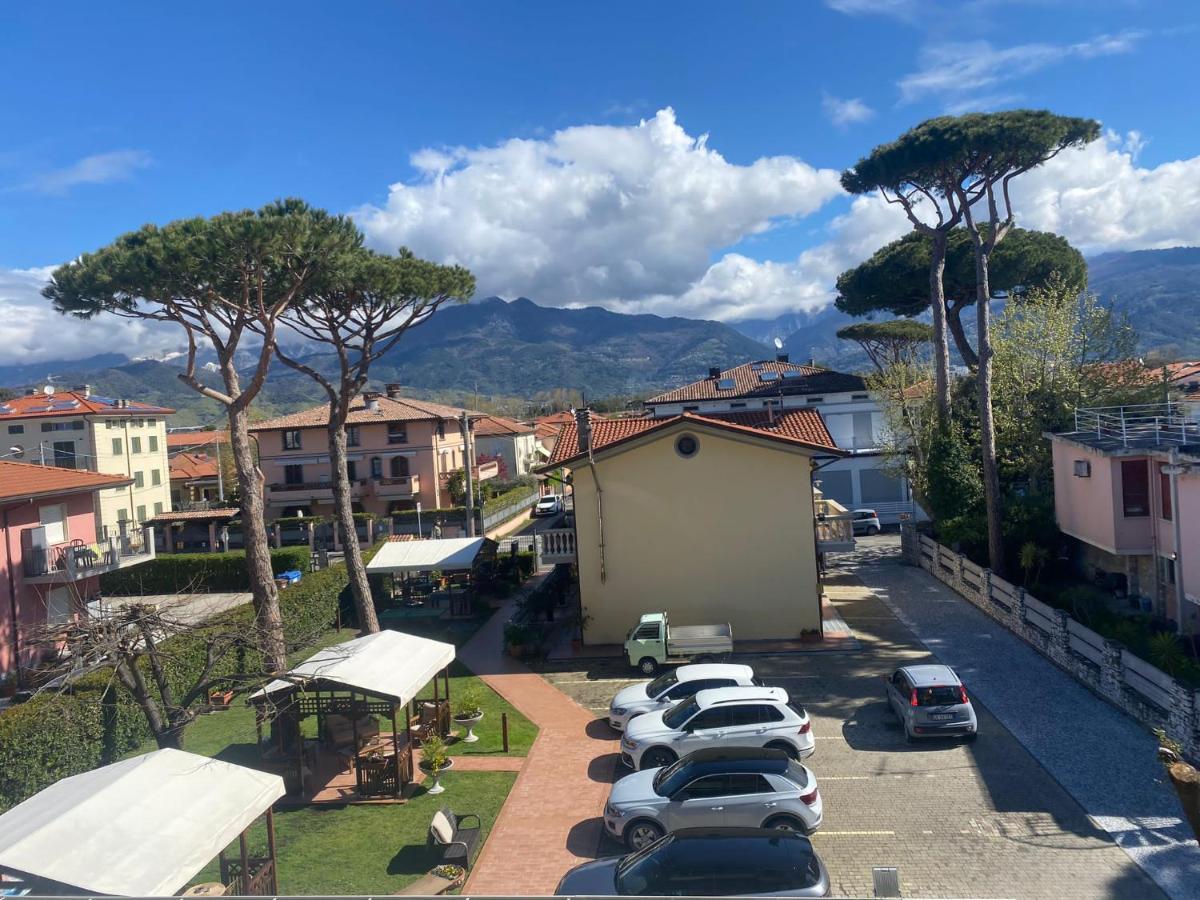 Hotel Virginia Marina di Massa Dış mekan fotoğraf