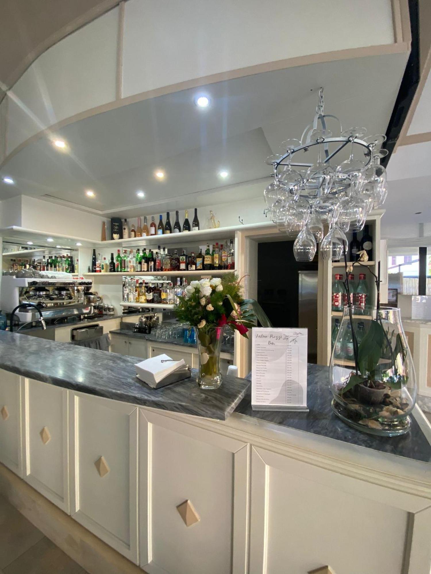 Hotel Virginia Marina di Massa Dış mekan fotoğraf