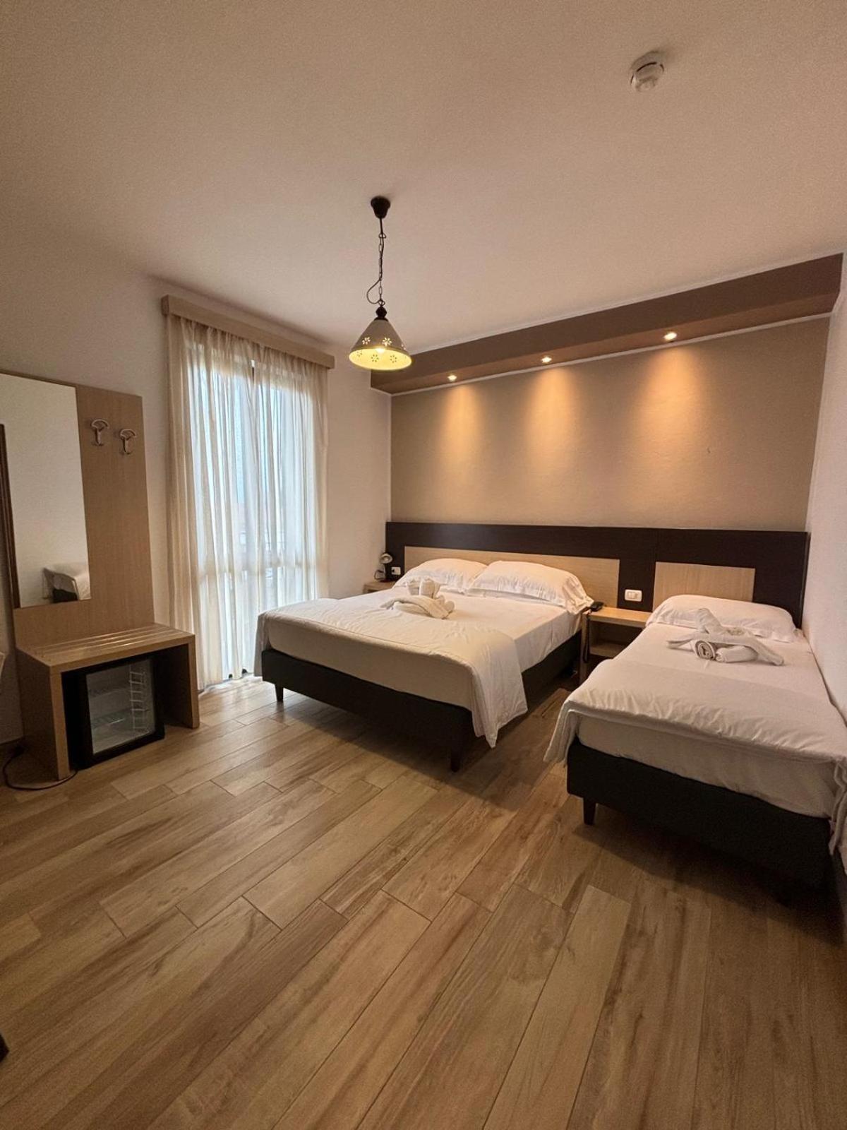 Hotel Virginia Marina di Massa Dış mekan fotoğraf