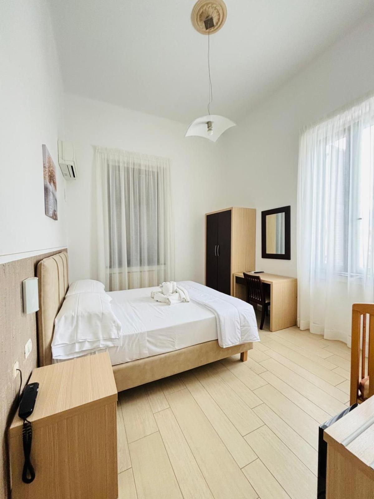 Hotel Virginia Marina di Massa Dış mekan fotoğraf