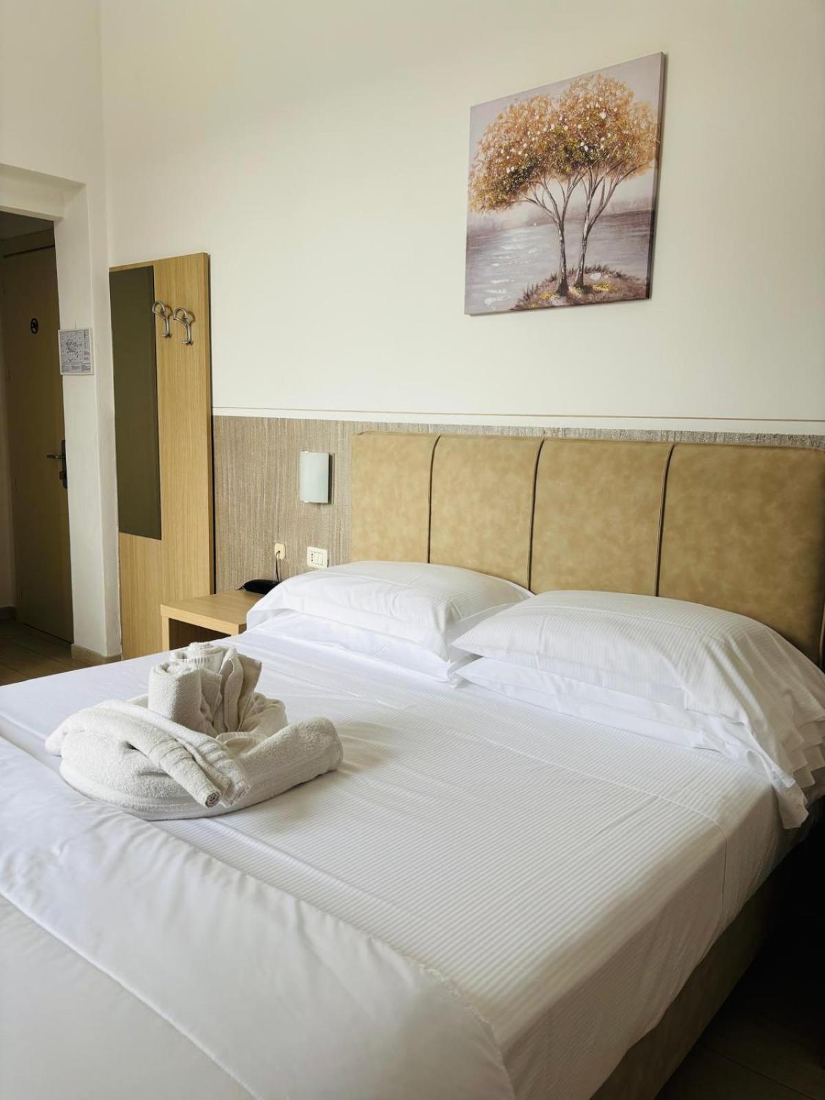 Hotel Virginia Marina di Massa Dış mekan fotoğraf