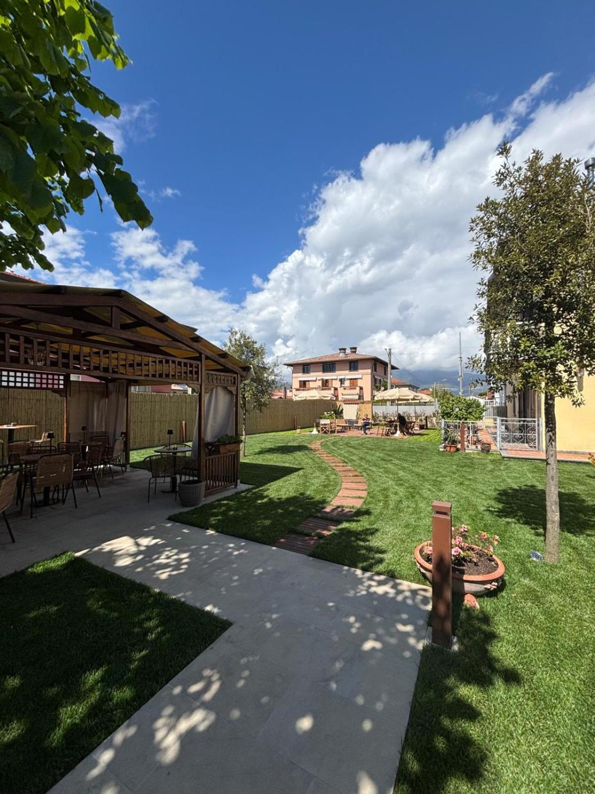 Hotel Virginia Marina di Massa Dış mekan fotoğraf