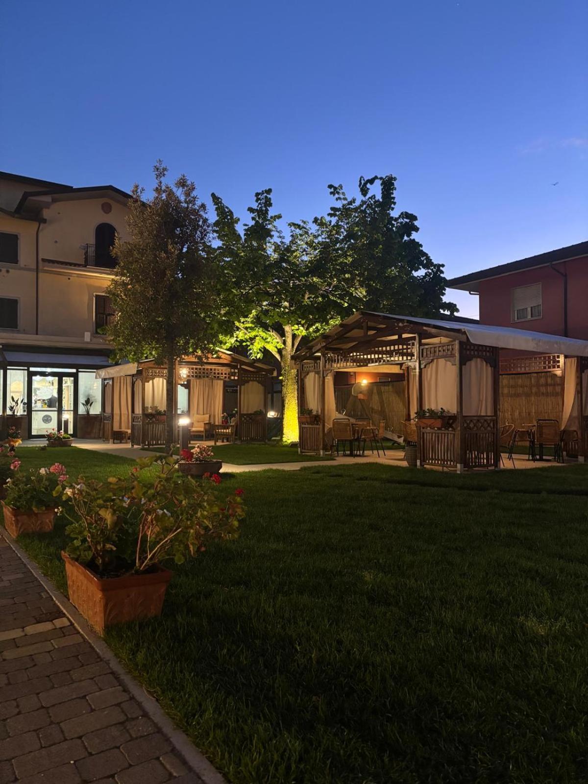 Hotel Virginia Marina di Massa Dış mekan fotoğraf