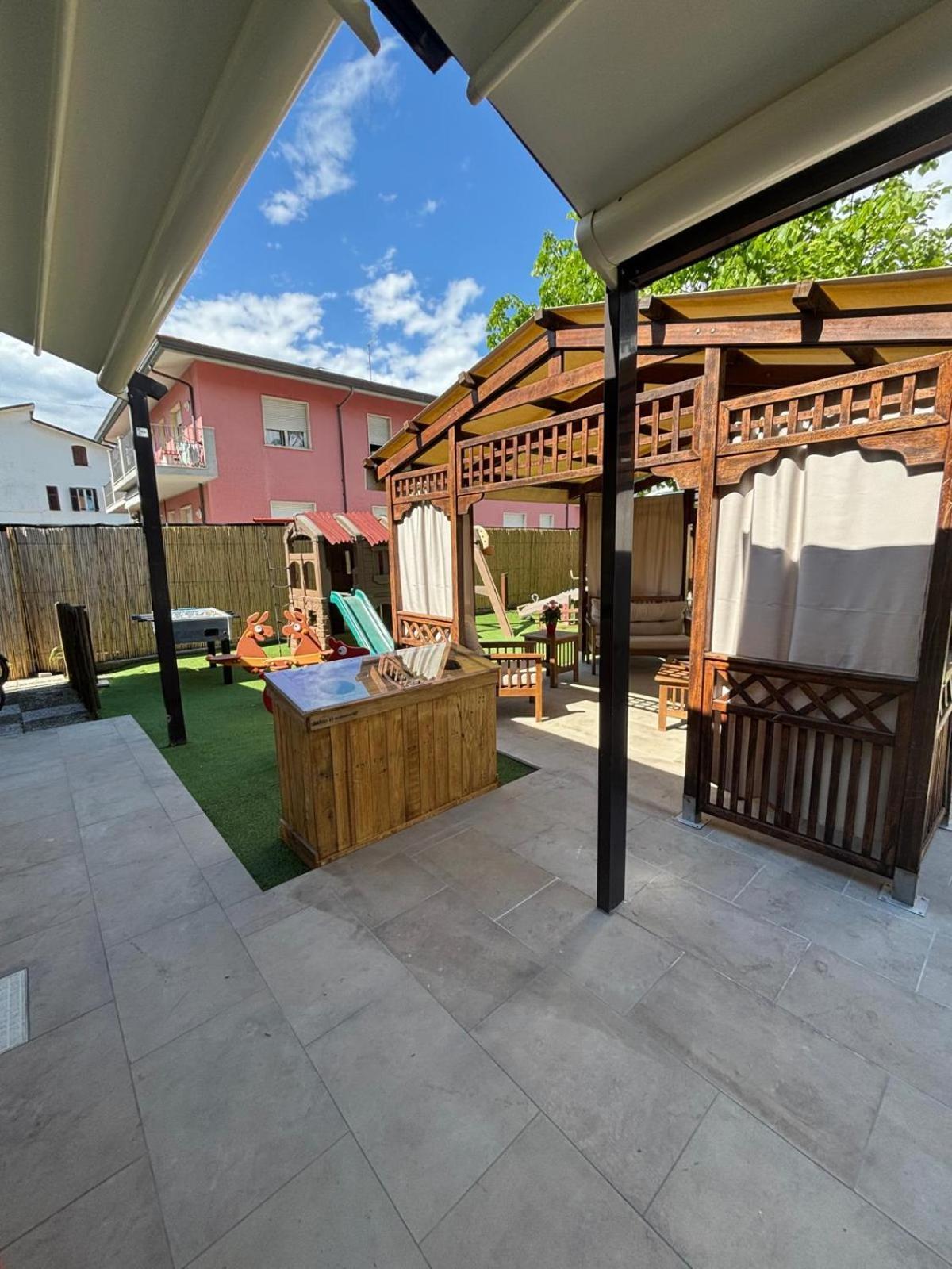 Hotel Virginia Marina di Massa Dış mekan fotoğraf