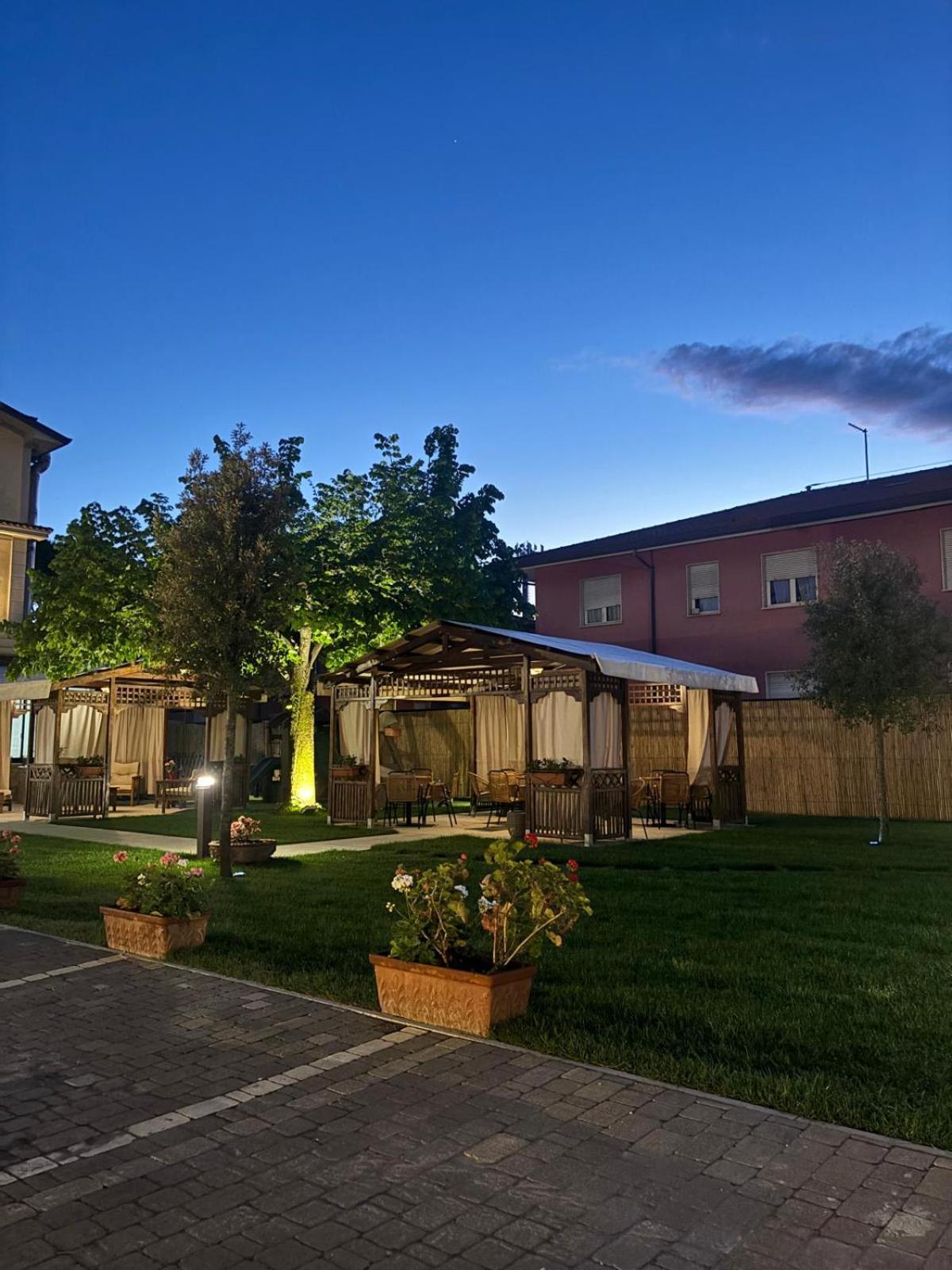 Hotel Virginia Marina di Massa Dış mekan fotoğraf
