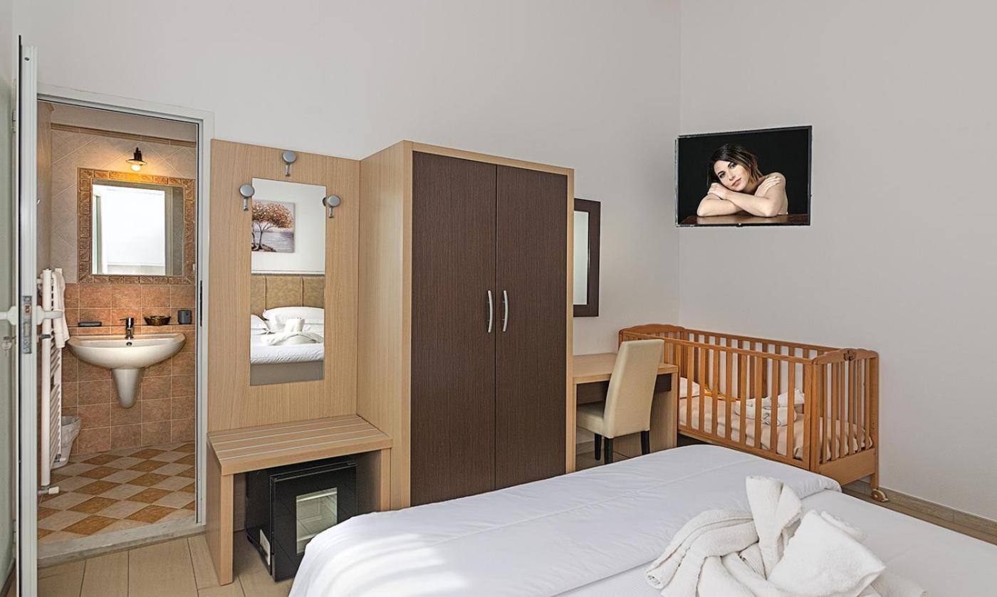 Hotel Virginia Marina di Massa Dış mekan fotoğraf