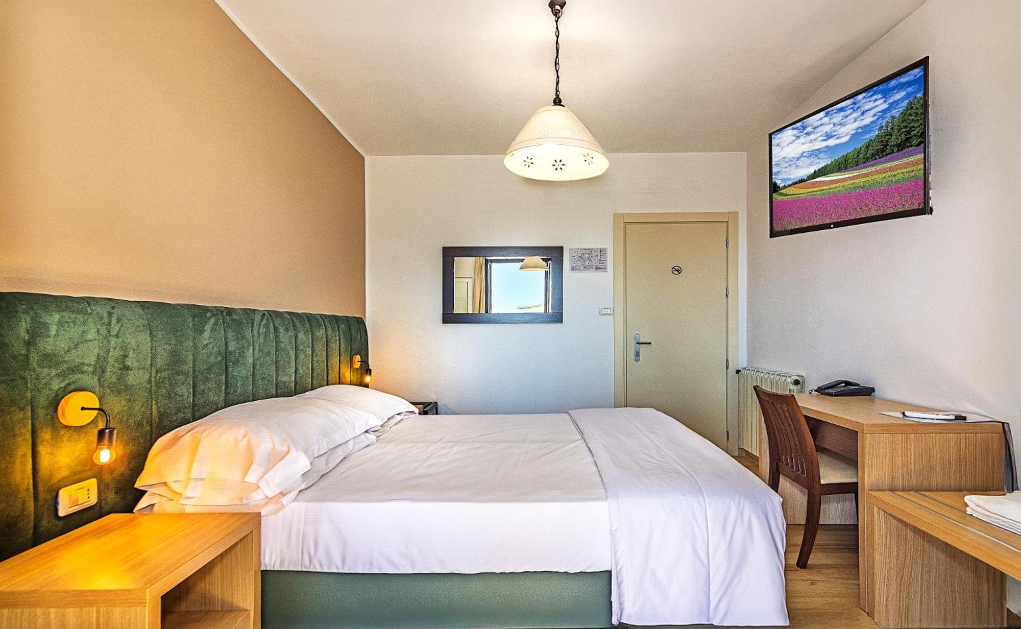 Hotel Virginia Marina di Massa Dış mekan fotoğraf