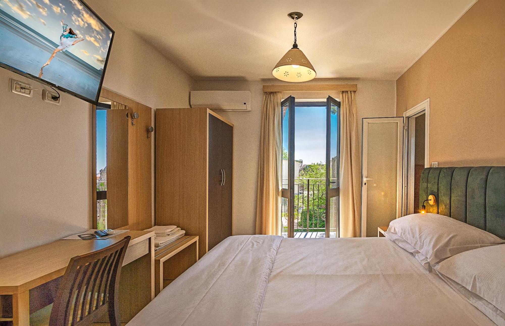 Hotel Virginia Marina di Massa Dış mekan fotoğraf