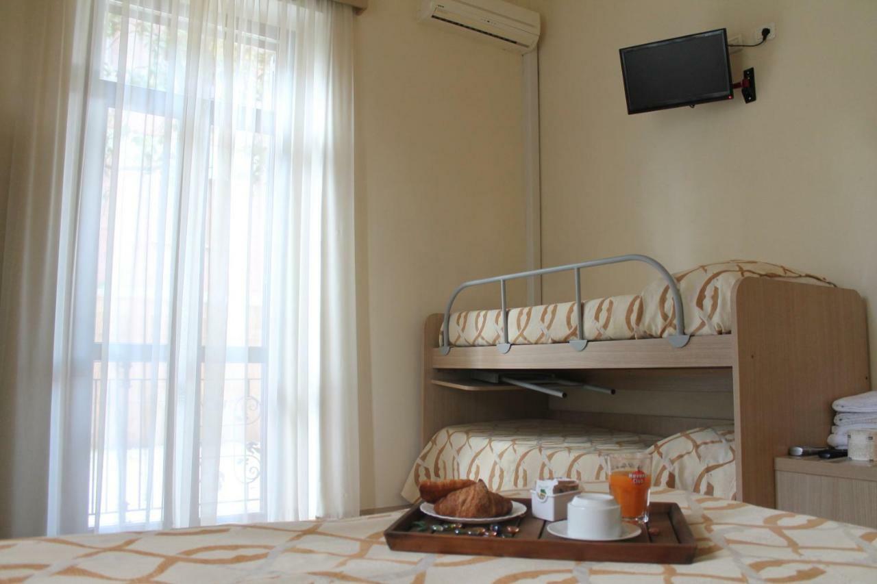 Hotel Virginia Marina di Massa Dış mekan fotoğraf