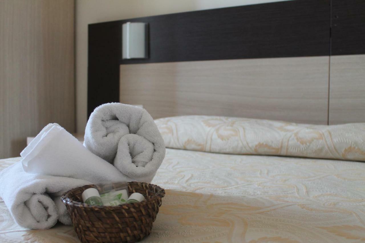 Hotel Virginia Marina di Massa Dış mekan fotoğraf