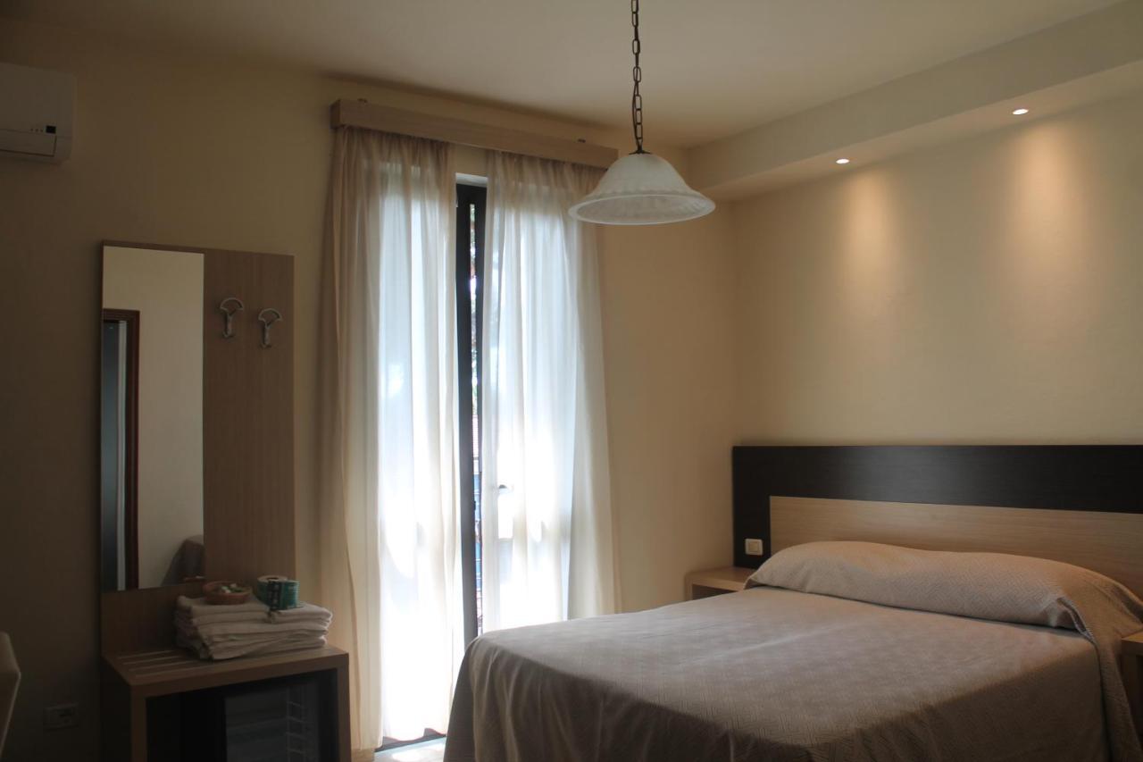 Hotel Virginia Marina di Massa Dış mekan fotoğraf